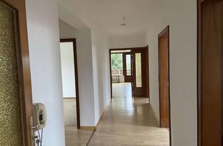 Wohnung mieten in 37619 Hehlen, Attraktive 5-Zimmer-Wohnung mit gehobener Innenausstattung mit Balkon in Hehlen