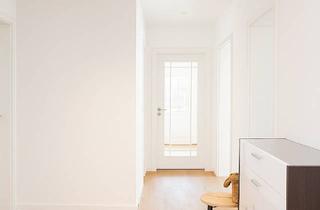 Wohnung kaufen in 83024 Rosenheim, 4-Zimmer-Erdgeschosswohnung mit gehobener Innenausstattung mit Einbauküche