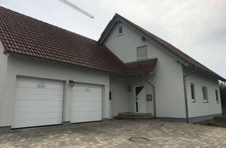 Haus mieten in 89584 Ehingen, Preiswertes 7-Zimmer-Einfamilienhaus mit geh. Innenausstattung und EBK, mit Doppelgarage und Garten