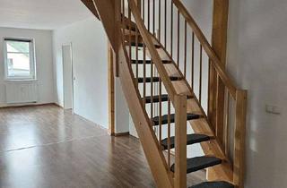 Wohnung mieten in Hohensteiner Str. 19, 09385 Lugau, Großzügige 4-Raum-Etagenwohnung mit Einbauküche