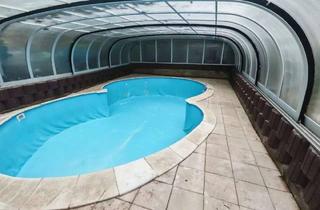 Haus kaufen in 13467 Hermsdorf, Charmantes 1-2 Familienhaus / MGH, hochwertige Ausstattung, Pool, große Terrasse, Balkon, 4 Garagen