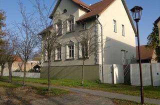 Anlageobjekt in 16515 Oranienburg, Vollvermietetes modernisiertes Herrenhaus mit 5,1% Rendite in gefragter Wohnlage