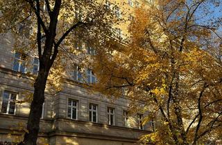 Wohnung kaufen in Karl-Marx-Allee 111, 10243 Friedrichshain, Renovierte 2Z Wohnung mit Aufzug in Friedrichshain