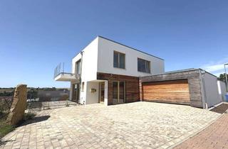 Einfamilienhaus kaufen in 74177 Bad Friedrichshall, Modernes Einfamilienhaus mit Einliegerwohnung, Pool und traumhaftem Garten