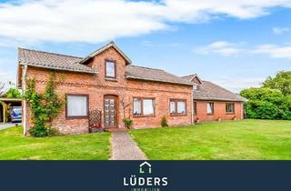 Haus kaufen in 25920 Risum-Lindholm, Zweifamilienhaus in ruhiger Ortsrandlage