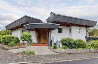 Haus kaufen in 63694 Limeshain, Provisionsfrei – Besonderes Architektenhaus mit klugem Schnitt und großem, grünem Garten