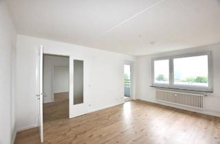 Wohnung mieten in 23611 Bad Schwartau, Frisch renovierte, große 3-Zimmer-Wohnung mit Balkon in Bad Schwartau - OTTO STÖBEN GmbH