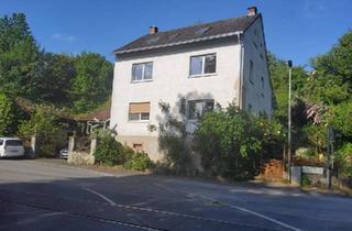 Einfamilienhaus kaufen in 63825 Schöllkrippen, Schöllkrippen - Geräumiges, preiswertes 9-Raum-Einfamilienhaus in zentraler Lage