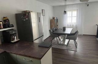 Wohnung kaufen in 84048 Mainburg, Mainburg - Provisionsfrei! 3-Zimmer-Wohnung mit EBK, Balkon, TG-Stellpl.