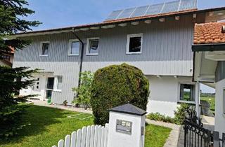 Wohnung kaufen in 83128 Halfing, Halfing - Eigentumswohnung in ZFH als Doppelhaushälfte ausgebildet