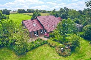 Haus kaufen in 26487 Blomberg, Blomberg - Kernsaniertes Landhaus mit 2 WE + Nebengebäude in Alleinlage