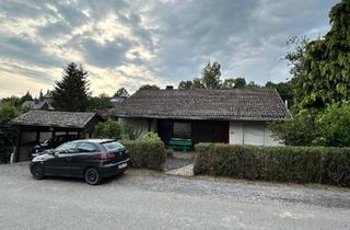 Haus kaufen in 57392 Schmallenberg, Schmallenberg - Zweifamilienhaus in Bad Fredeburg in ruhiger Lage, Balkon Carport