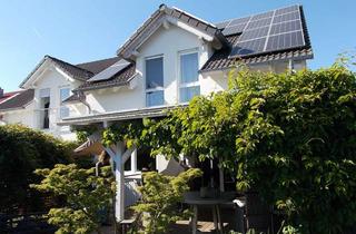 Haus kaufen in Scheffelstr., 72631 Aichtal, RESERVIERT! DHH Aussichtslage Aichtal-Grötzingen, optisch und technisch nwt., Garage, Carport.