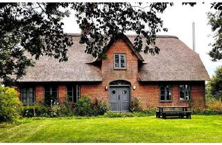 Haus kaufen in 25924 Emmelsbüll-Horsbüll, Friesischer Charme trifft modernes Wohnen – Reetdachhaus in Traumlage an der Nordsee