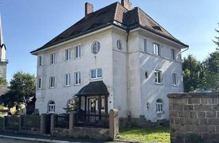 Villa kaufen in 95158 Kirchenlamitz, Schöne, sanierungsbedürftige Villa mit traumhaftem Ausblick - im Sanierungsgebiet - Nutzfl. ca. 470 m² - Grst. ca. 1.050 m² - Doppelgarage