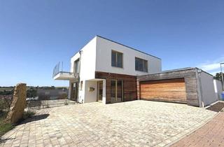 Einfamilienhaus kaufen in 74177 Bad Friedrichshall, Bad Friedrichshall - Modernes Einfamilienhaus mit Einliegerwohnung, Pool und traumhaftem Garten