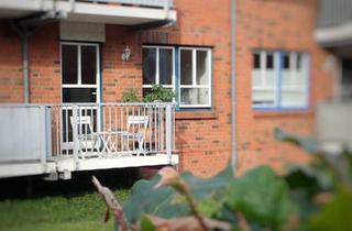 Wohnung kaufen in 24235 Laboe, Laboe - Gepflegte Zweizimmerwohnung mit Balkon und Tiefgaragenstellplatz
