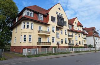 Wohnung kaufen in 17489 Nördliche Mühlenvorstadt, Blick auf das Theater - 4-Zimmer-Altbau-ETW mit Balkon in Zentrumsnähe