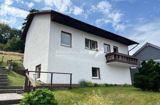 Haus kaufen in 57258 Freudenberg, FREIRAUM4 +++ Charmantes freistehendes EFH mit Garage und Grünfläche in Niederndorf!