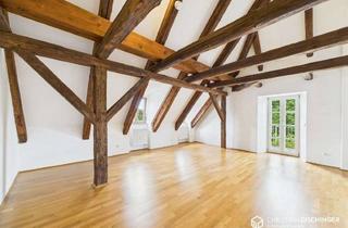Wohnung kaufen in 93057 Konradsiedlung-Wutzlhofen, Außergewöhnliche Dachgeschosswohnung in denkmalgeschütztem Bauernhof – hochwertig saniert, sofort be