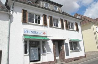 Haus kaufen in 61250 Usingen, * WOHN-/GESCHÄFTSHAUS * direkt am historischen Marktplatz - mit großen Nebengebäuden u. Hoffläche
