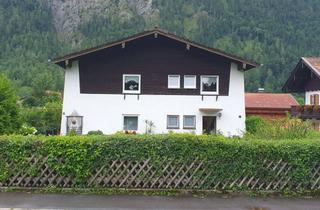 Haus kaufen in 83735 Bayrischzell, Geräumiges, 10-Raum-Haus in Bayrischzell, zentral gelegen, teilw. mit Bergblick, derzeit vermietet,