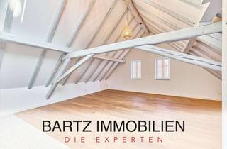 Anlageobjekt in 76835 Rhodt, Sonnenparadies: Lichtdurchflutete Dachgeschosswohnung im modernisierten Fachwerkhaus