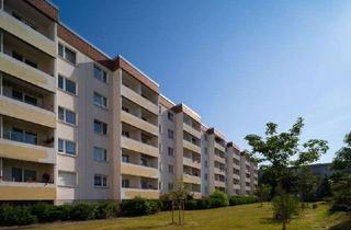 Wohnung mieten in Carl-Schorlemmer-Ring 63, 06122 Nördliche Neustadt, 3 Zimmer-Wohnung mit Südbalkon in ruhiger Lage!