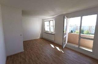 Wohnung mieten in Carl-Schorlemmer-Ring 53, 06122 Nördliche Neustadt, Stadtnah und doch im Grünen wohnen! | Ihre neue 2-Zimmer-Wohnung mit Balkon!