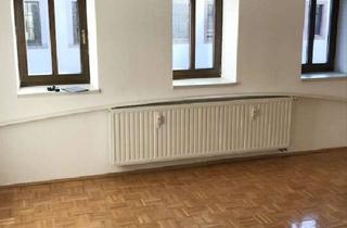 Wohnung mieten in Burgstraße 10, 09306 Rochlitz, Familienwohnung im schönen Altbau direkt am Markt - mit Parkett, Stellplatz, Tageslichtbad