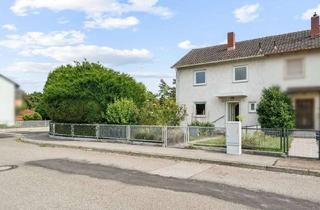 Doppelhaushälfte kaufen in 86633 Neuburg, Zentral gelegene Doppelhaushälfte mit großem Grundstück und Modernisierungsbedarf in Neuburg a.d.D.