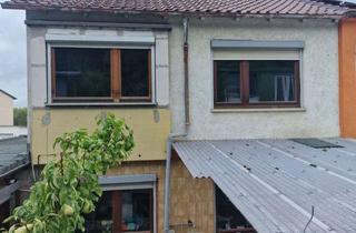 Haus kaufen in 74193 Schwaigern, Reihenendhaus mit Garten im Wohngebiet Renovierungsbedürftig