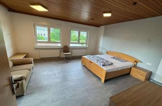Immobilie mieten in Obertürkheimer Straße, 73733 Esslingen, Zimmer mit Wlan, Gästeküche, EtagenDusche/WC, extra Wc, Waschmaschine, Trockner und Parkpl