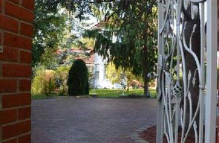 Villa kaufen in 13127 Berlin, Berlin - ***Luxuriöses Refugium mit Wellness-Oase, Pool & Teich - ca. 330 m² und stilvollem Wohnambiente***