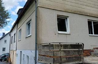 Einfamilienhaus kaufen in 96358 Teuschnitz, Teuschnitz - Kleine Doppelhaushälfte mit Nebengebäude und kleinem Garten