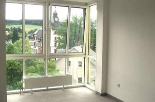 Wohnung kaufen in 09380 Thalheim, Vermietete 4-Zimmer-Eigentumswohnung mit TG-Stellplatz
