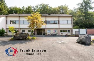 Wohnung kaufen in 54570 Hohenfels-Essingen, OG-DG Eigentumswohnung mit Stellplatz in ehemaligem Schulgebäude in Hohenfels-Essingen - 3 SZ