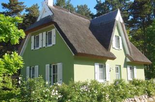 Haus kaufen in Am Dünenwald Am Dünenwald, 18551 Glowe, Traumhaftes reetgedecktes Ferienhaus mit einzigartiger Randlage an der Ostsee