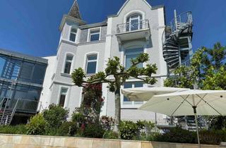 Villa kaufen in 76530 Innenstadt, Attraktive Villa mit Pool und Aussicht