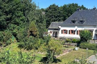 Haus mieten in Burgbering 12, 54584 Jünkerath, Charmantes Denkmal-Ensemble: Reihenendhaus mit großem Garten & Bachzugang