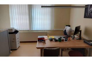 Büro zu mieten in Lange Str. 6, 29451 Dannenberg, Kleines Büro in zentraler Lage mit 3 Räumen sowie WC und Küche zu vermieten.