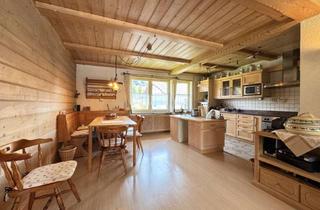 Wohnung kaufen in 83324 Ruhpolding, Große 3-Zi.-ETW mit Gäste-WC, 3 Balkonen, ausgebauten Kellerräumen, Gärtchen, eig. Garage u. Stpl.