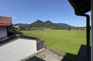 Wohnung kaufen in 83324 Ruhpolding, Große 3-Zi.-ETW mit Gäste-WC, 3 Balkonen, ausgebauten Kellerräumen, Gärtchen, eig. Garage u. Stpl.