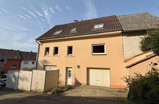 Haus kaufen in 75015 Bretten, Charmantes Sanierungsobjekt mit Garage und Terrasse in Bretten-Rinklingen