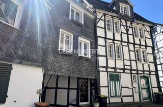 Haus kaufen in 42553 Velbert, Historisches Stadthaus mit zwei Eingängen im Herzen von Velbert-Neviges!