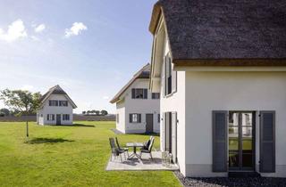 Villa kaufen in Nonnevitz 25a/b, 18556 Dranske, Charmante Reetdachvilla auf Rügen - Superior Ferienhaus mit Strandnähe