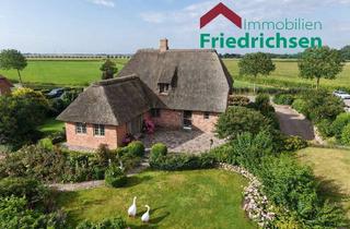 Haus kaufen in 25920 Risum-Lindholm, Stilvolles Reetdachhaus mit einzigartigem Charme und traumhaftem Weitblick