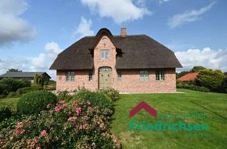 Haus kaufen in 25920 Risum-Lindholm, Stilvolles Reetdachhaus mit einzigartigem Charme und traumhaftem Weitblick