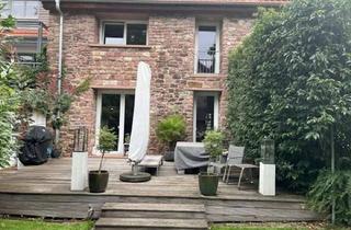 Haus mieten in 68239 Seckenheim, Stadthaus in historischer Sandsteinhülle für kreative Mieter