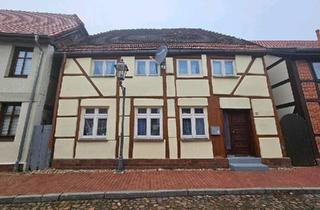 Haus kaufen in 19306 Neustadt-Glewe, Neustadt-Glewe - Zweifamilienhaus In 19306 Neustadt-Glewe